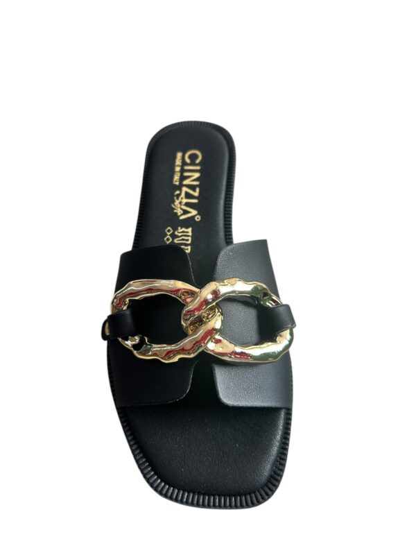 Ciabatta Cinzia soft  in ecopelle nero con accessorio oro - immagine 3