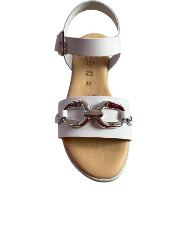 Sandalo in pelle colore argento donna. - immagine 2