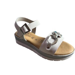 Sandalo in pelle colore argento donna.